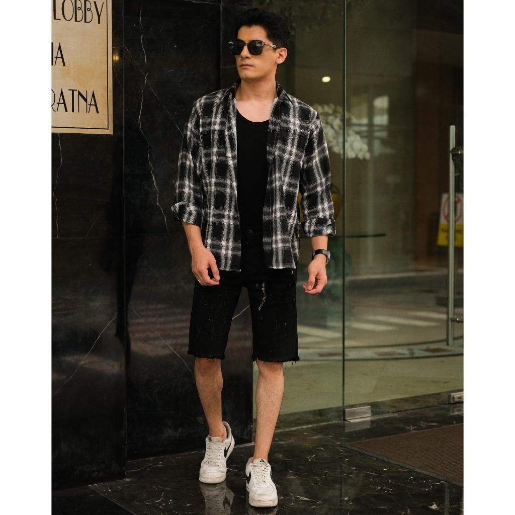 Weird Jeans - Splatter Black - Celana Pendek Jeans Pria Skinny Fit Strech Sobek Ripped