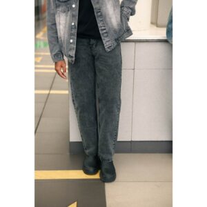 Weird Jeans - Loose Fit Snow Black - Celana Jeans Panjang Pria Loose Fit Polos Nyaman Warna Hitam
