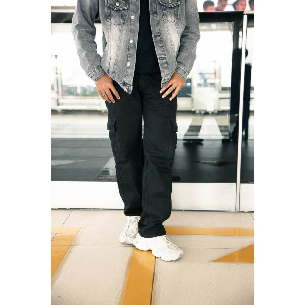 Weird Jeans - Loose Fit Deep Black Cargo - Celana Jeans Panjang Pria Loose Fit Polos Nyaman - Image 3